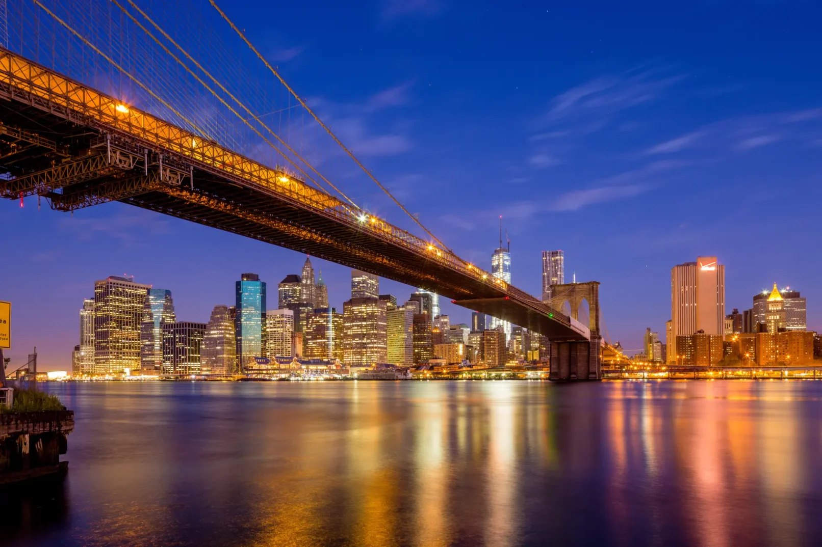A picture of the lobby of 199 Water Street